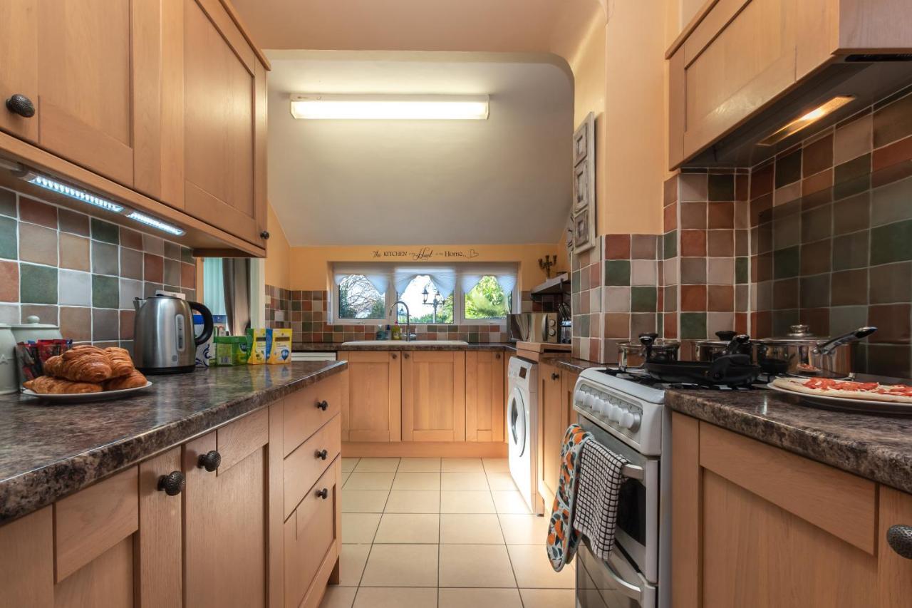 Cheerful 3-Bedroom Douglas House With Patio Саутхамптън Екстериор снимка
